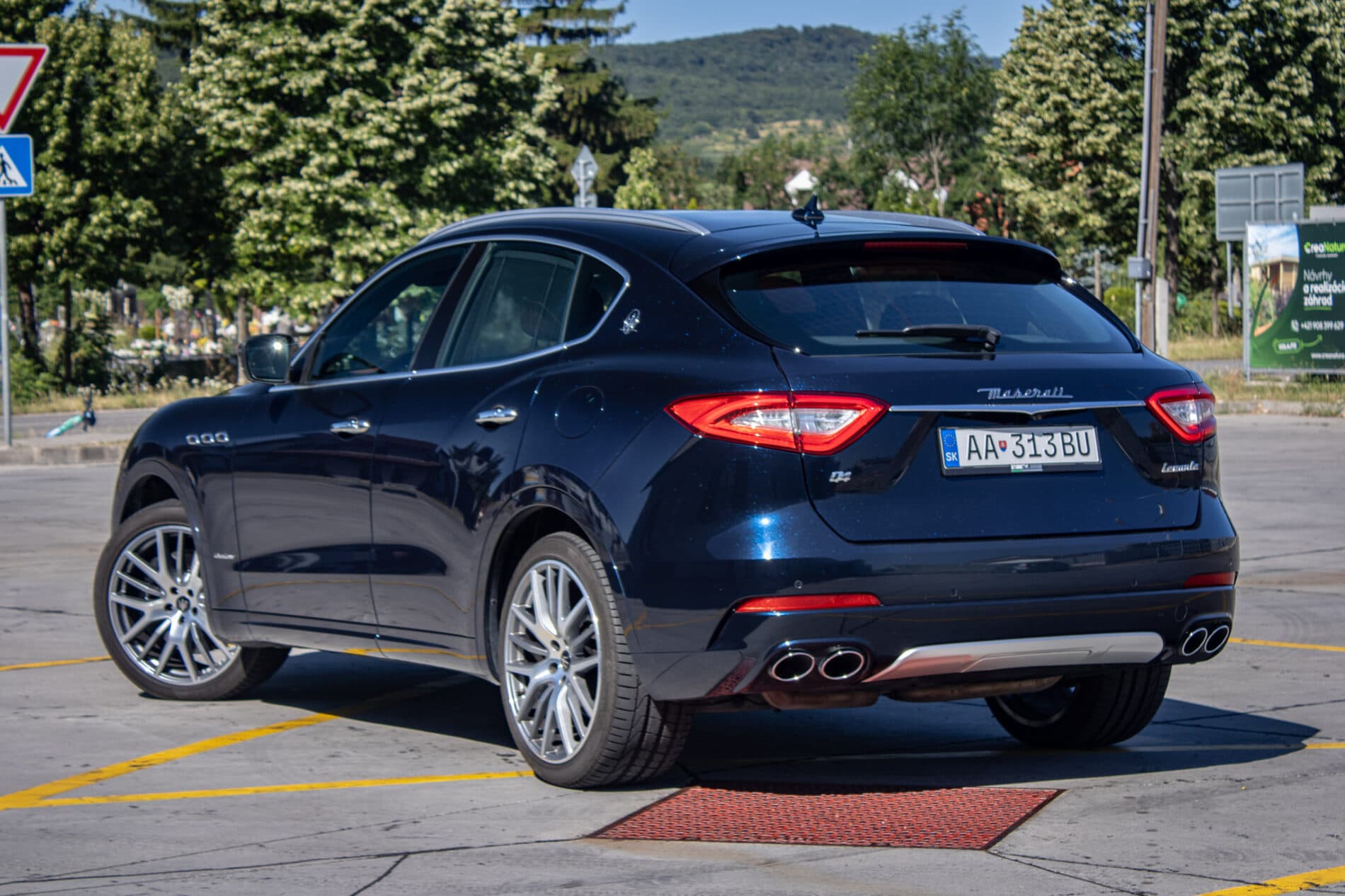 2019 Maserati Levante, modrá suv, 142 057 km
