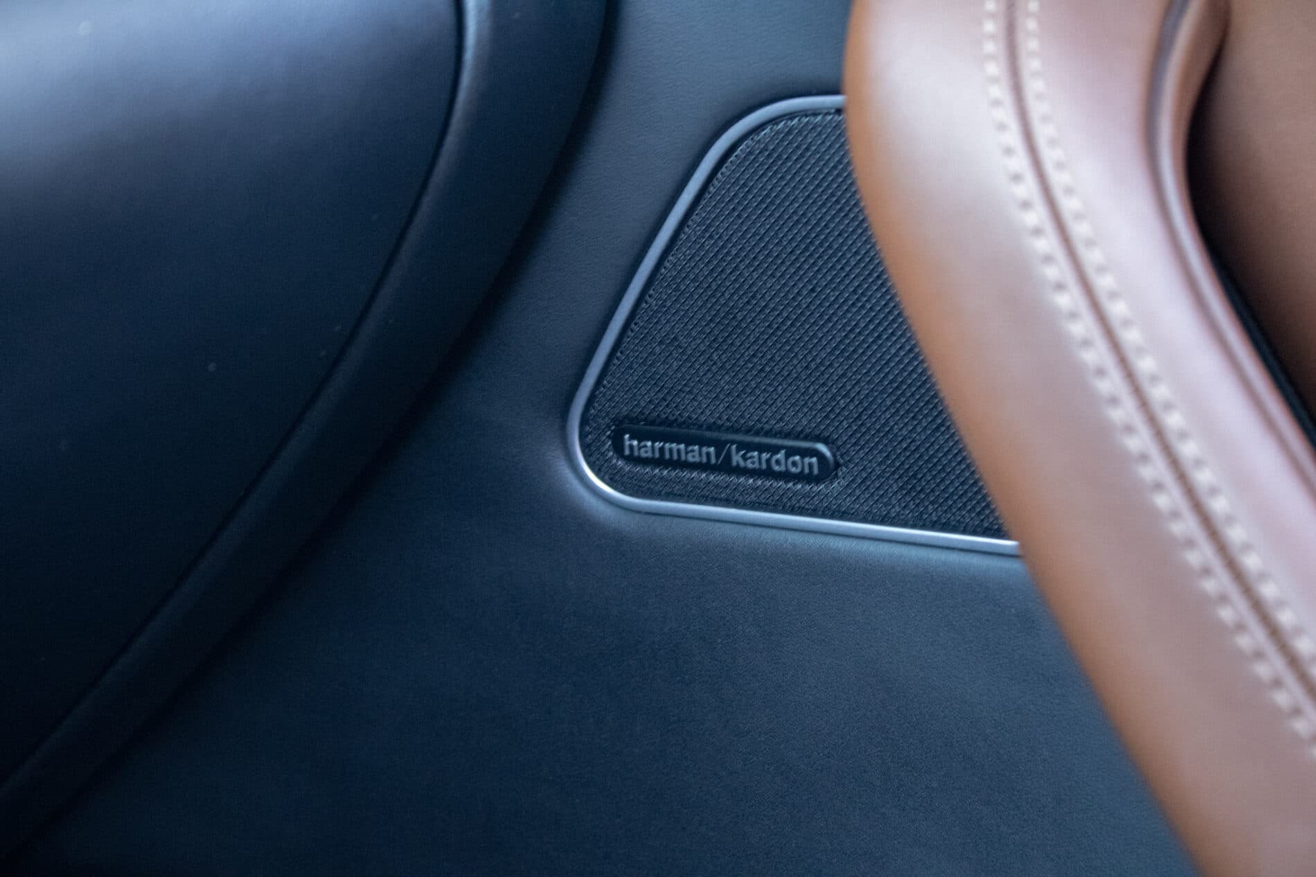 2019 Maserati Levante, modrá suv, 142 057 km