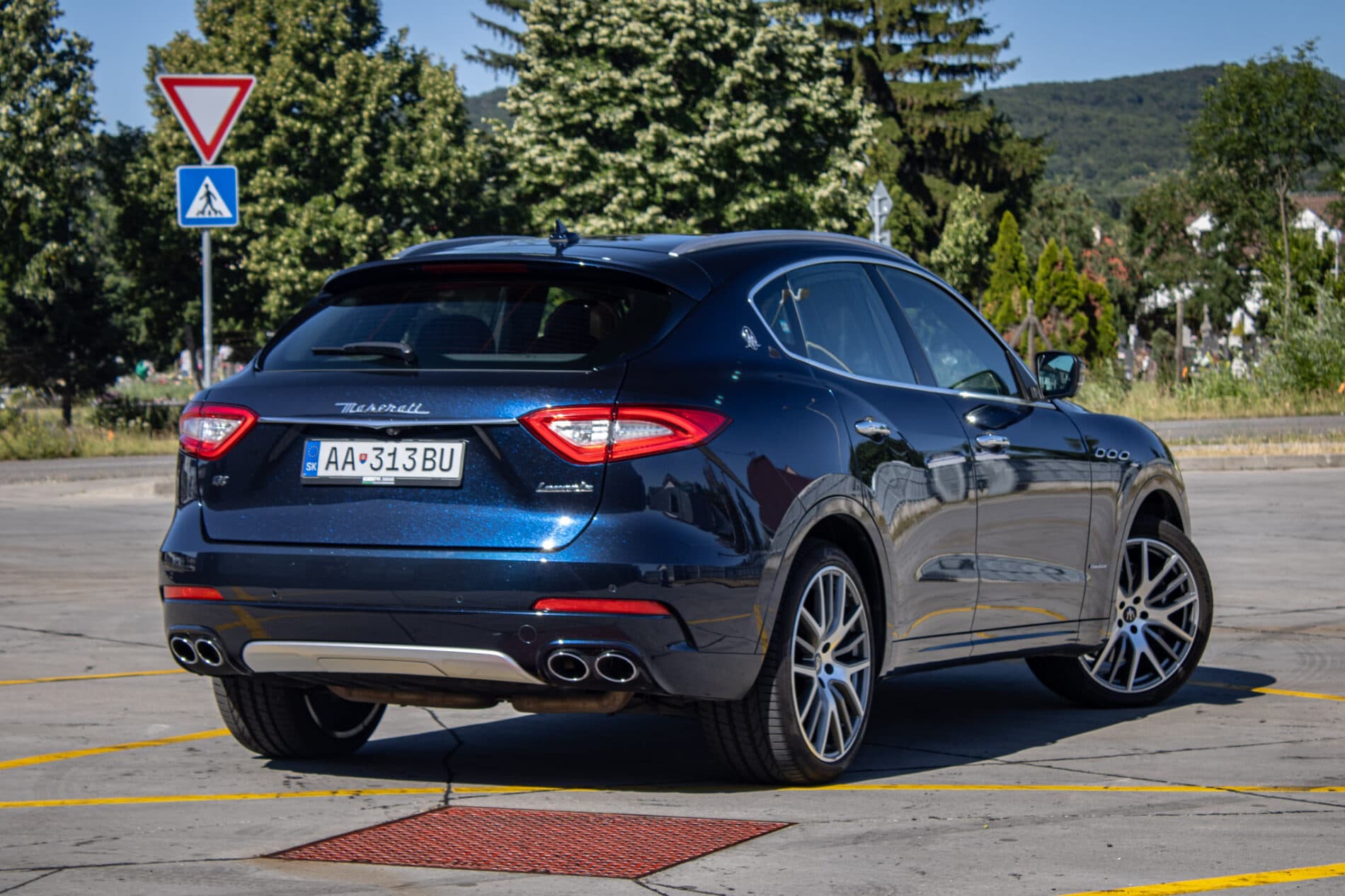 2019 Maserati Levante, modrá suv, 142 057 km