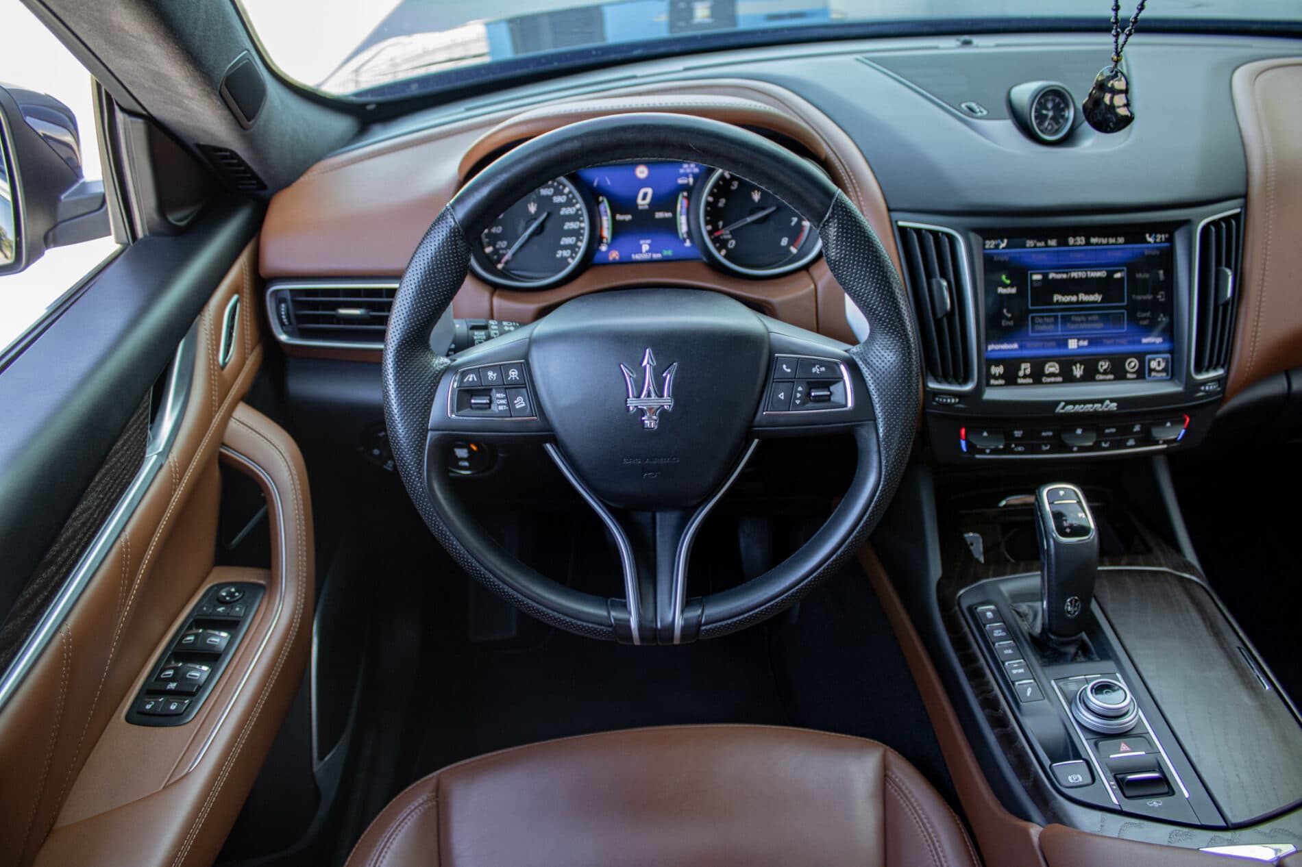 2019 Maserati Levante, modrá suv, 142 057 km