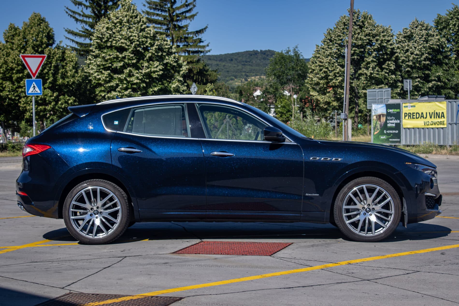 2019 Maserati Levante, modrá suv, 142 057 km