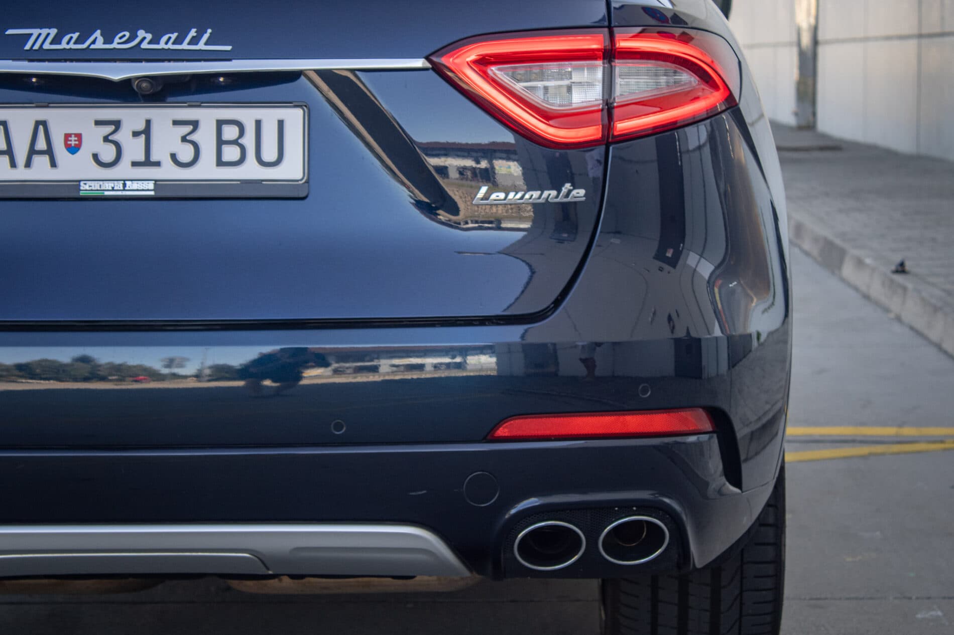 2019 Maserati Levante, modrá suv, 142 057 km