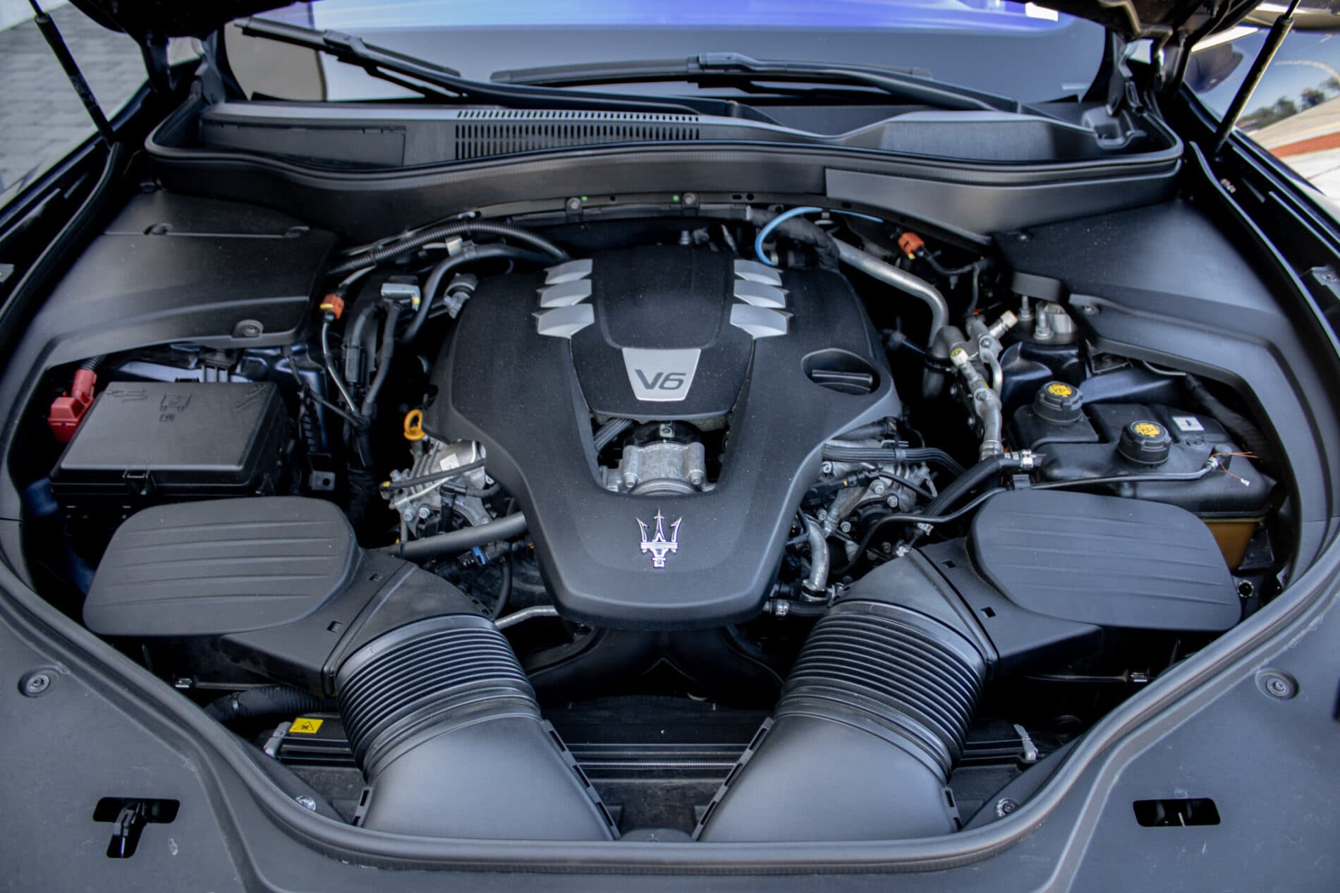 2019 Maserati Levante, modrá suv, 142 057 km