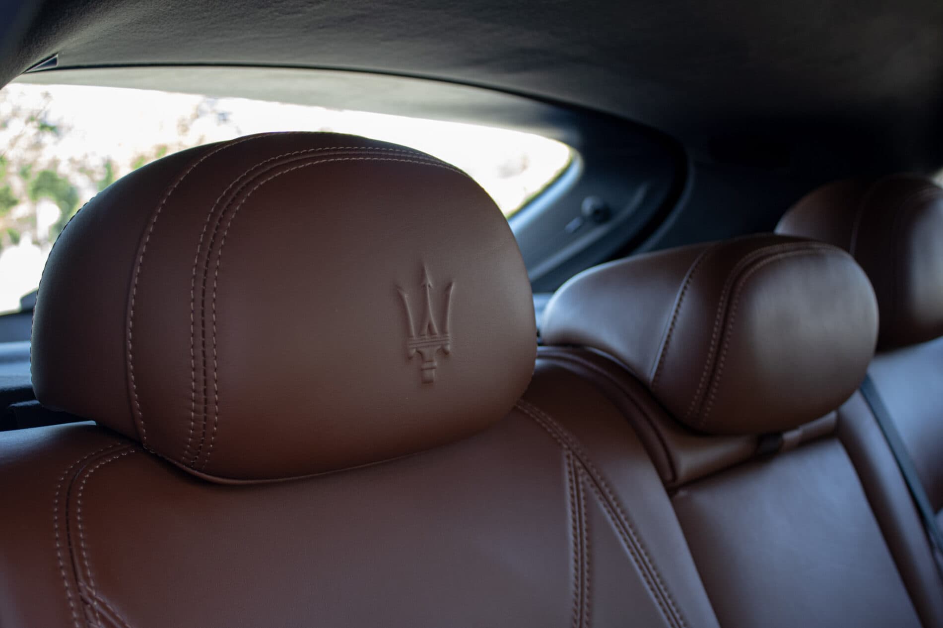 2019 Maserati Levante, modrá suv, 142 057 km