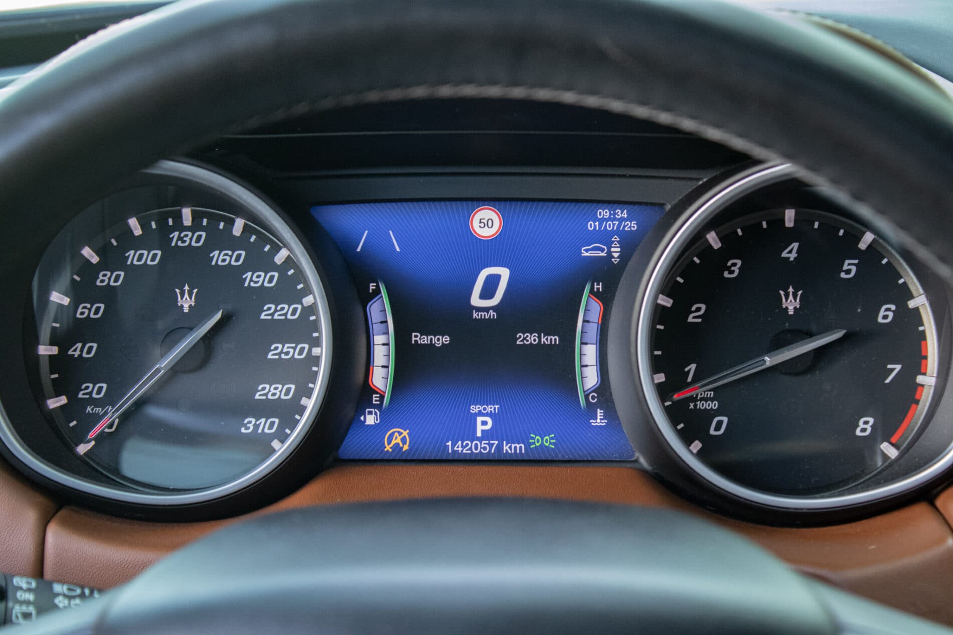 2019 Maserati Levante, modrá suv, 142 057 km