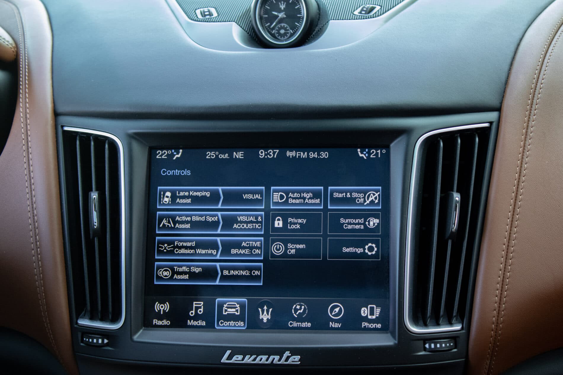 2019 Maserati Levante, modrá suv, 142 057 km