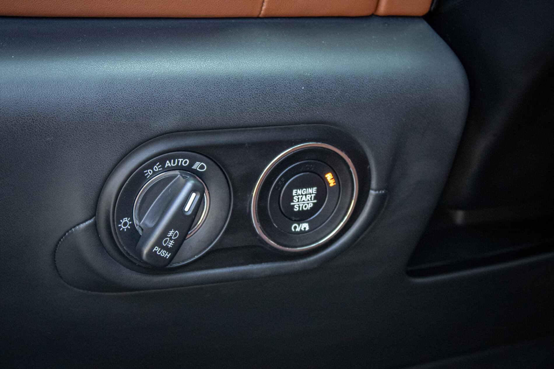 2019 Maserati Levante, modrá suv, 142 057 km