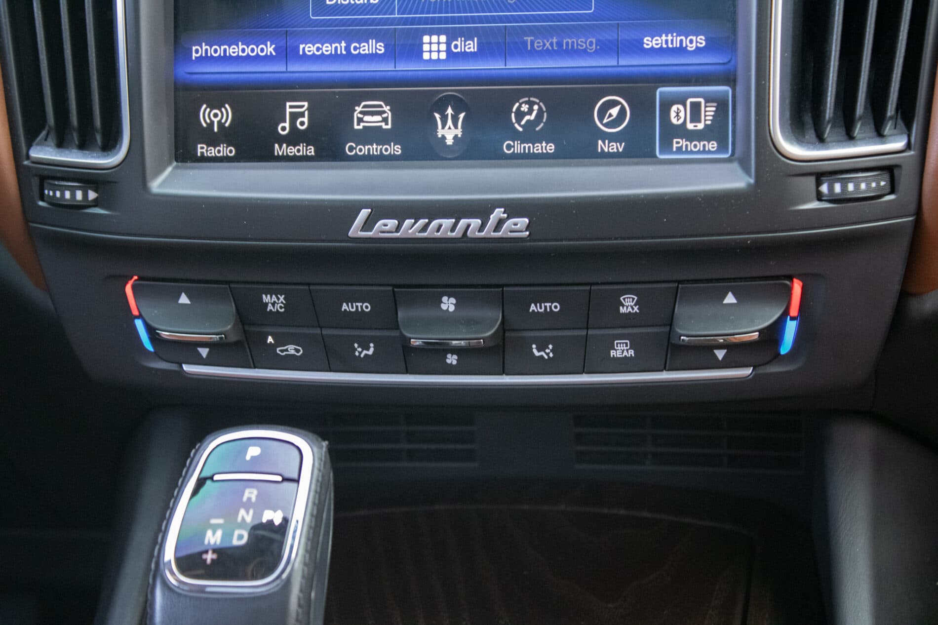 2019 Maserati Levante, modrá suv, 142 057 km