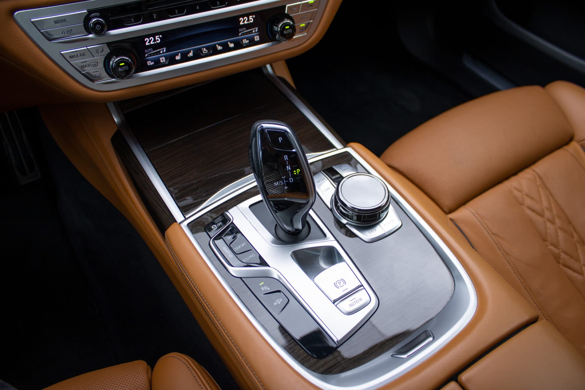2018 BMW 7 750i, čierna sedan, 93 640 km