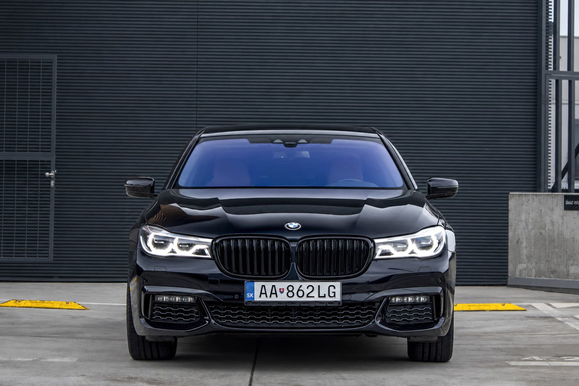 2018 BMW 7 750i, čierna sedan, 93 640 km