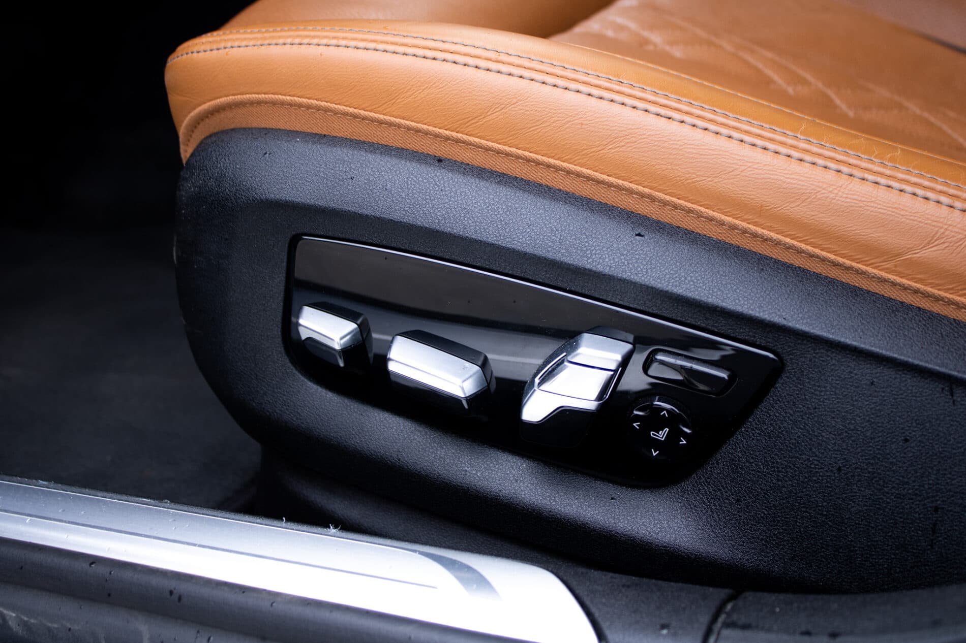 2018 BMW 7 750i, čierna sedan, 93 640 km