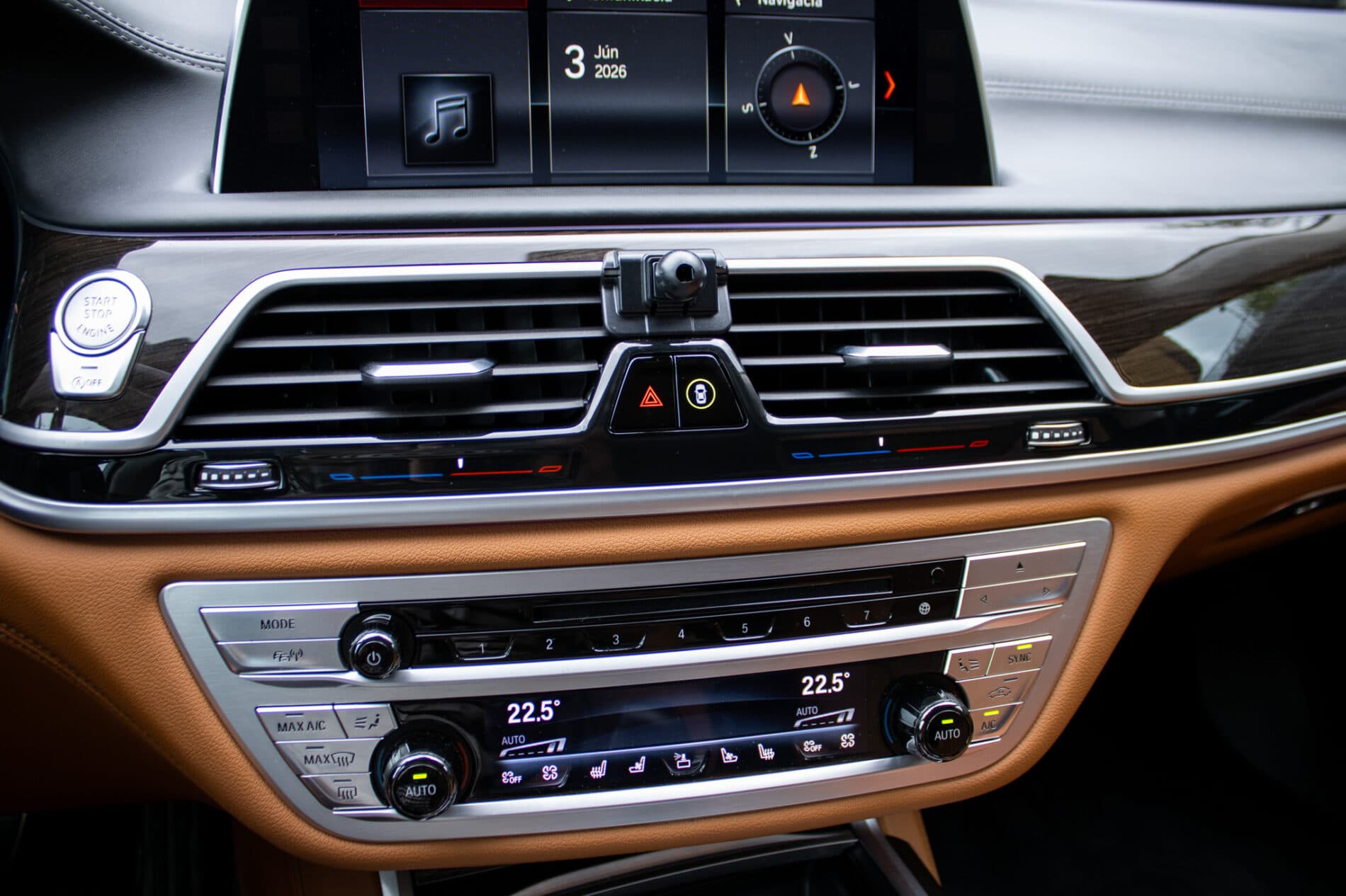 2018 BMW 7 750i, čierna sedan, 93 640 km