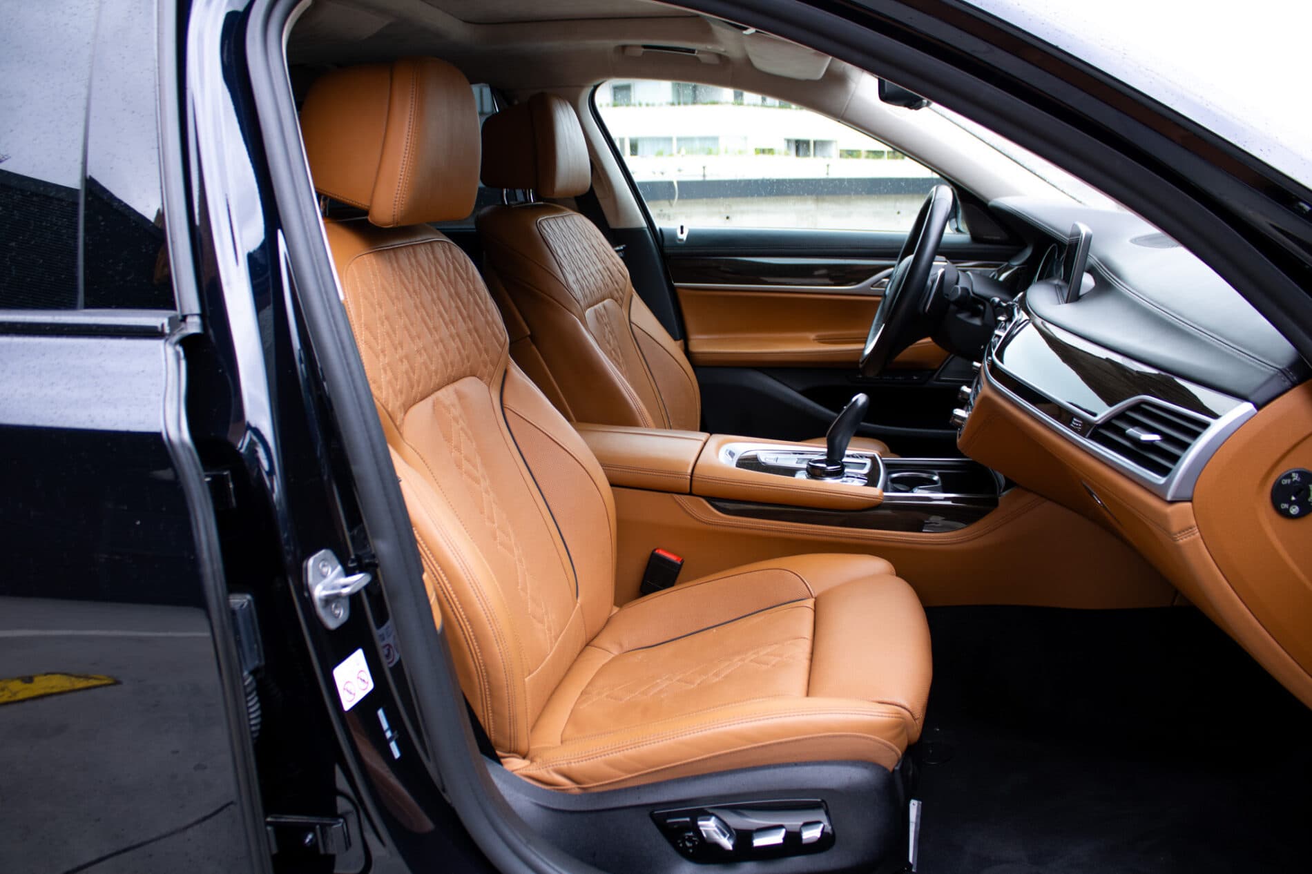2018 BMW 7 750i, čierna sedan, 93 640 km