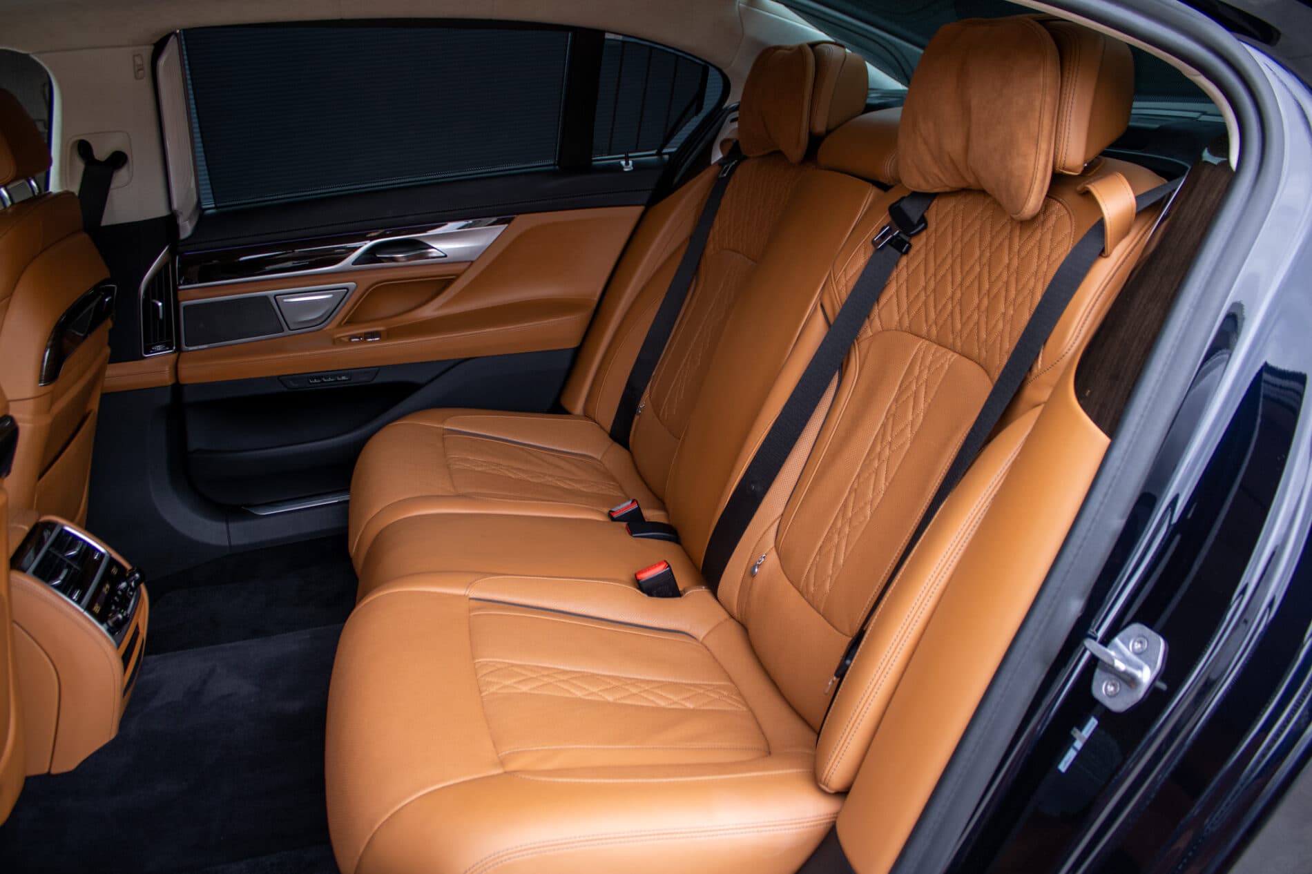 2018 BMW 7 750i, čierna sedan, 93 640 km