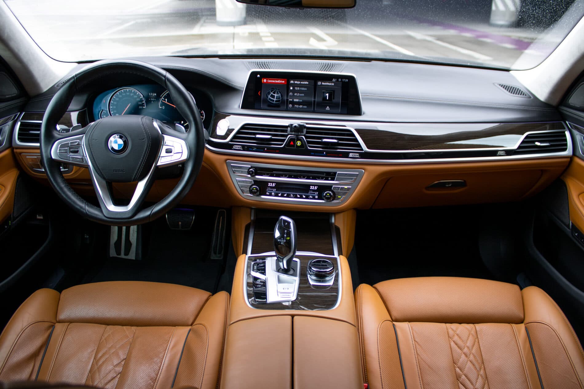 2018 BMW 7 750i, čierna sedan, 93 640 km