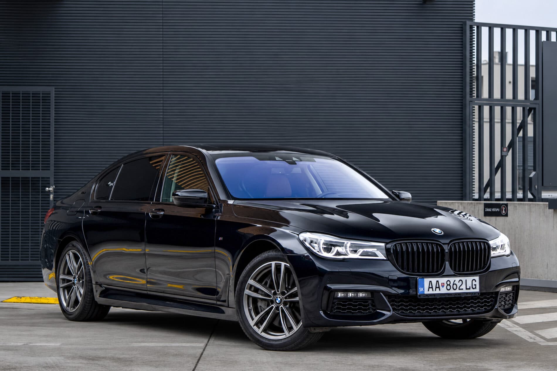 2018 BMW 7 750i, čierna sedan, 93 640 km