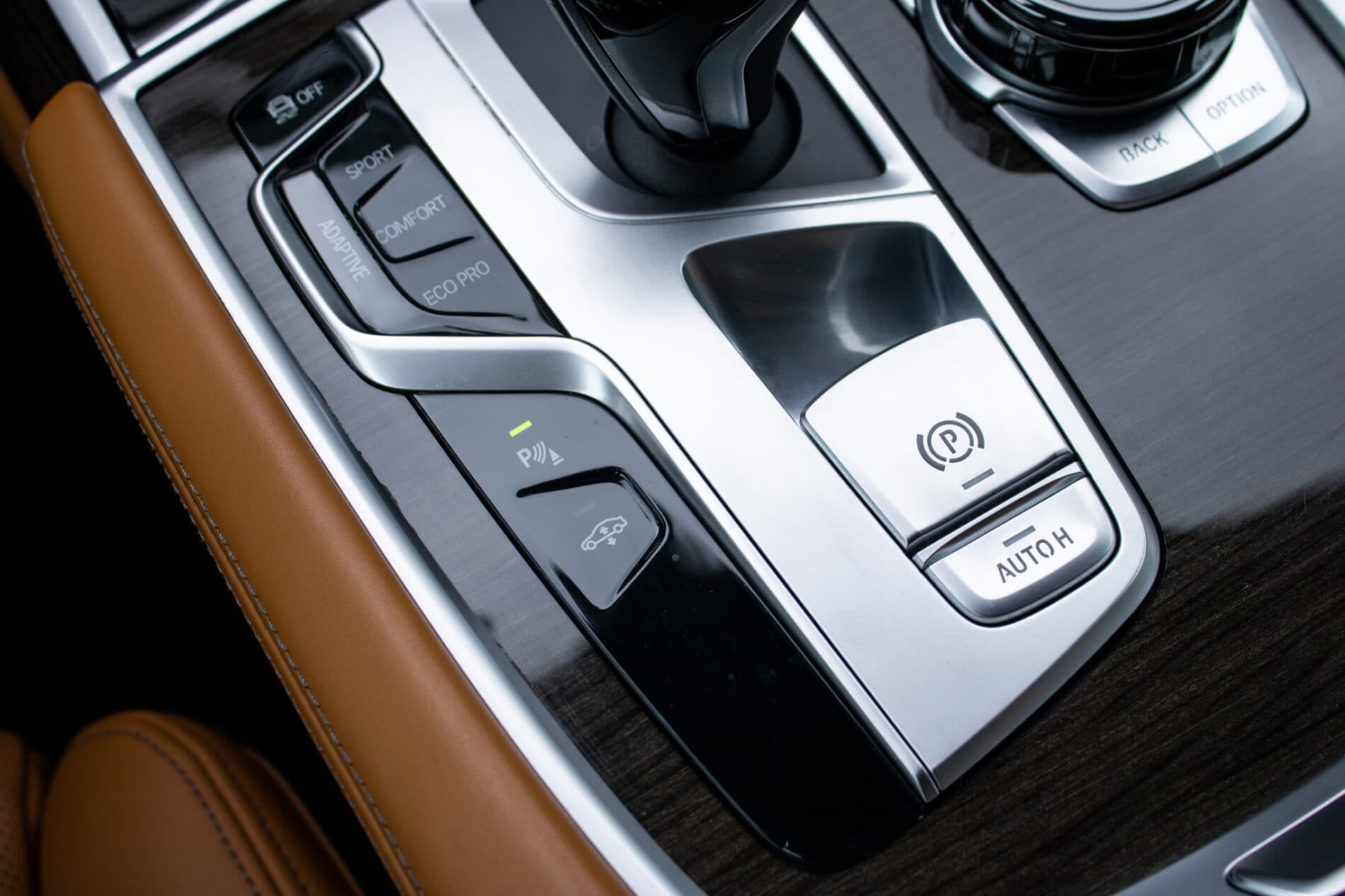 2018 BMW 7 750i, čierna sedan, 93 640 km