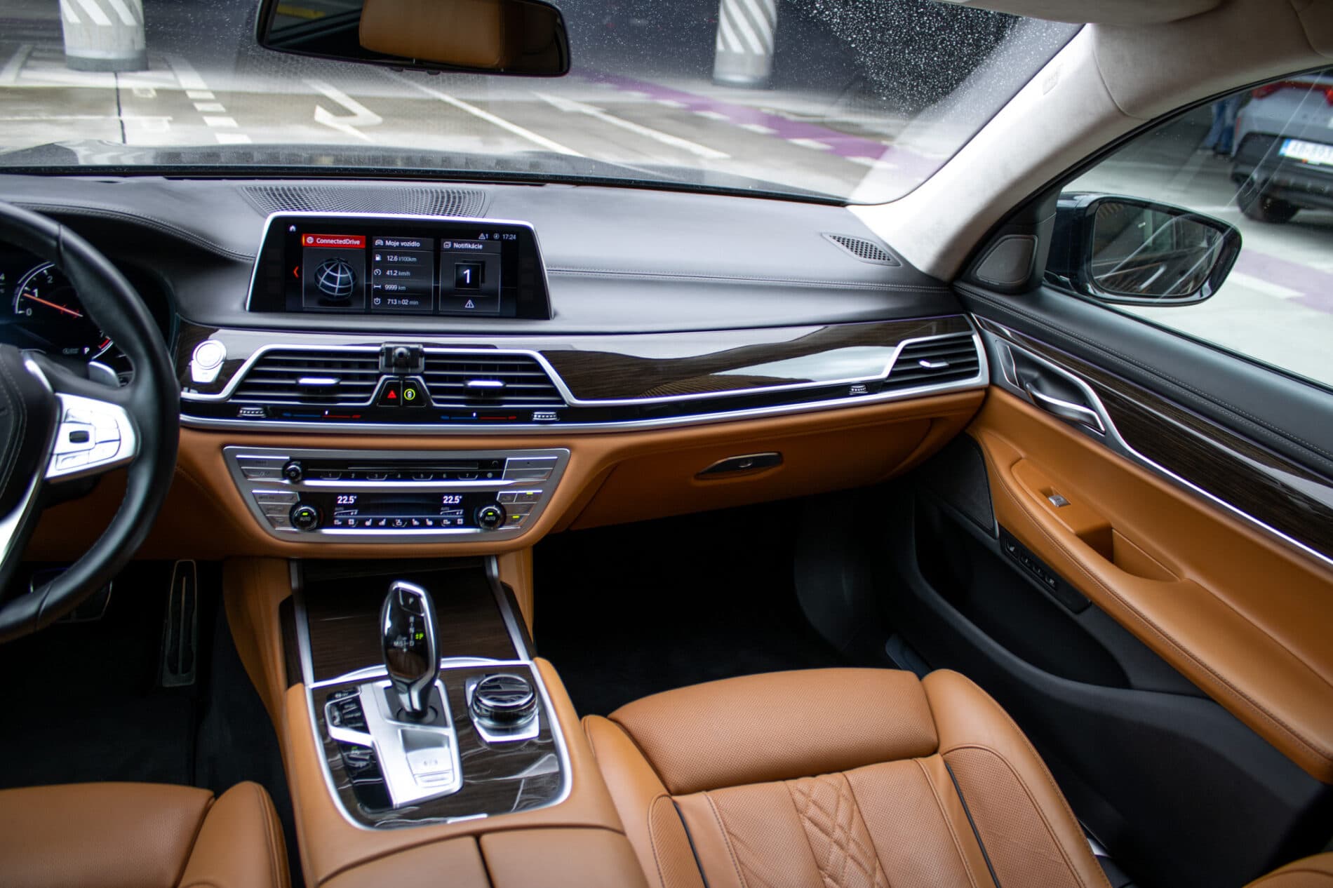 2018 BMW 7 750i, čierna sedan, 93 640 km