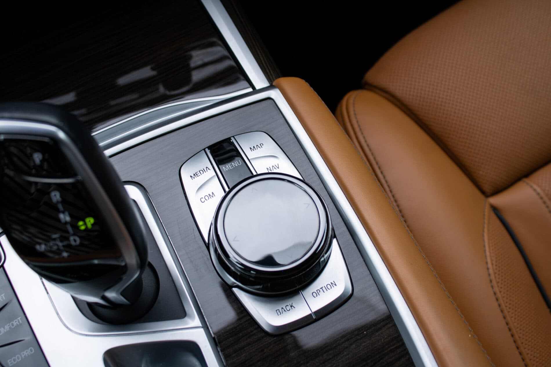 2018 BMW 7 750i, čierna sedan, 93 640 km