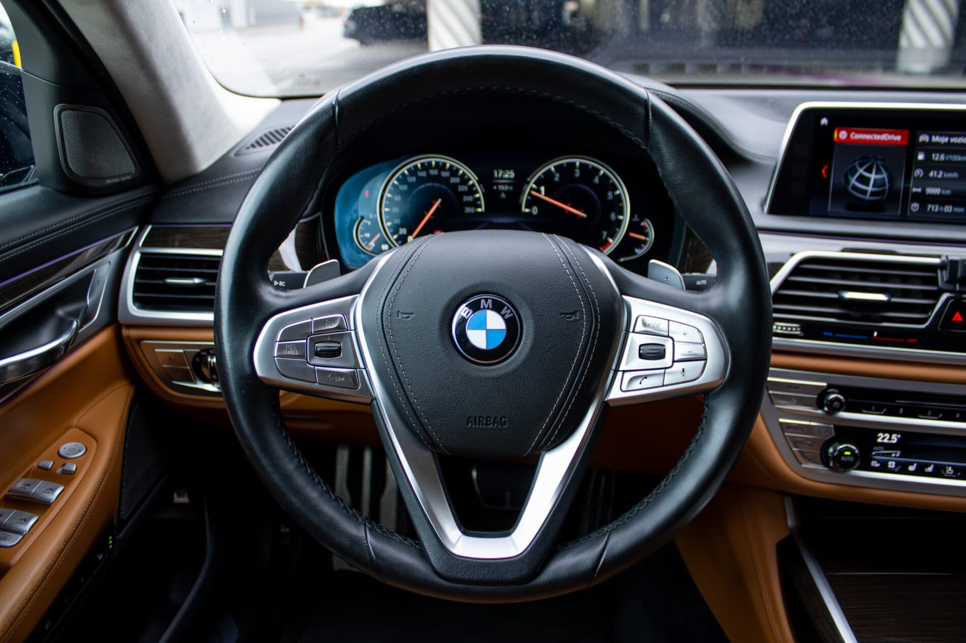 2018 BMW 7 750i, čierna sedan, 93 640 km