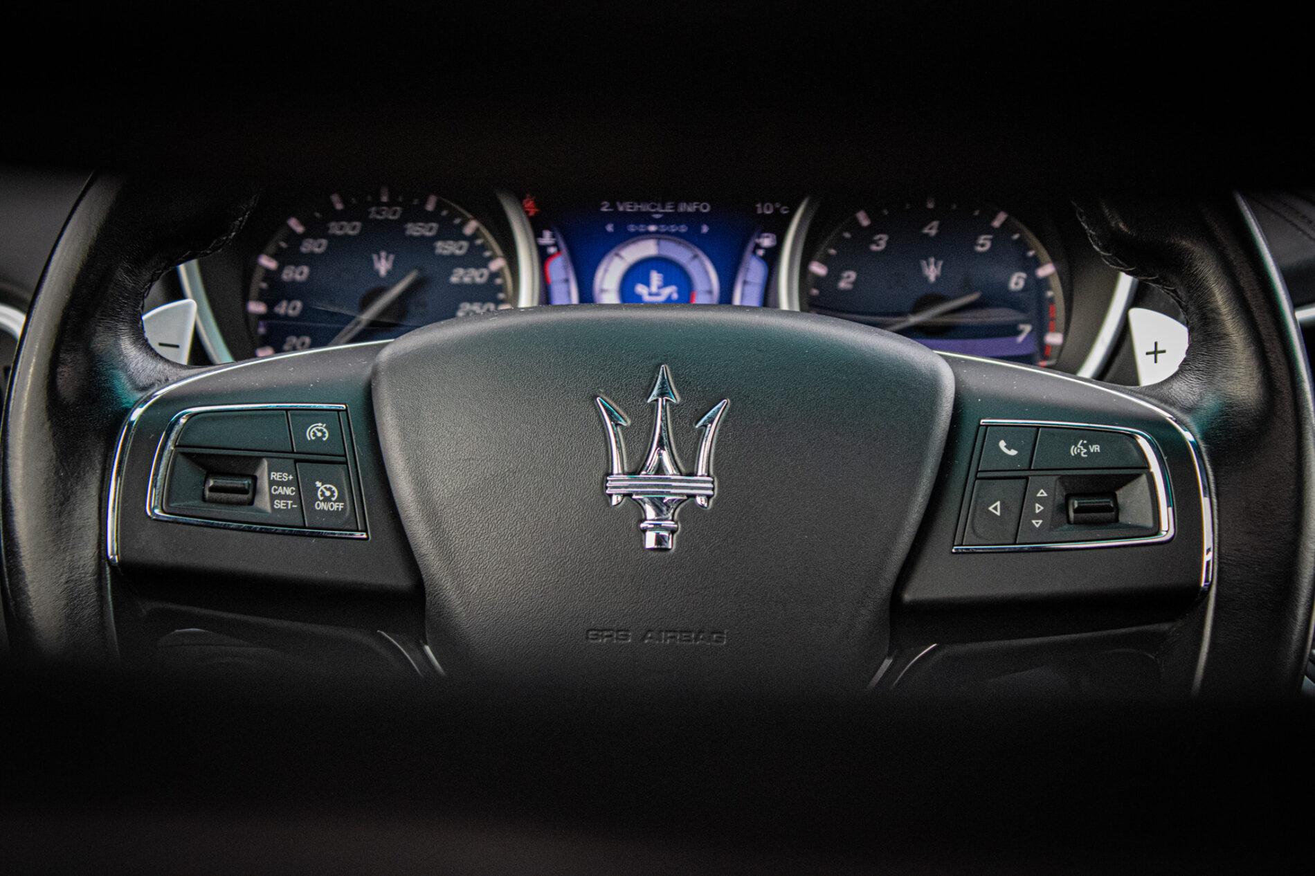 2014 Maserati Ghibli, červená sedan, 114 256 km