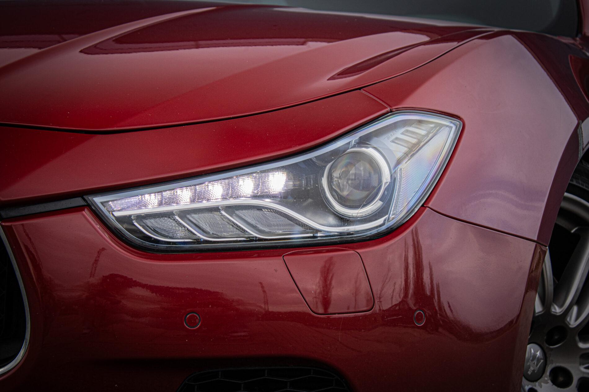 2014 Maserati Ghibli, červená sedan, 114 256 km