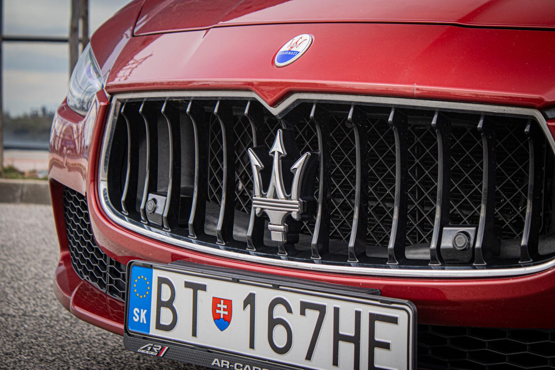 2014 Maserati Ghibli, červená sedan, 114 256 km