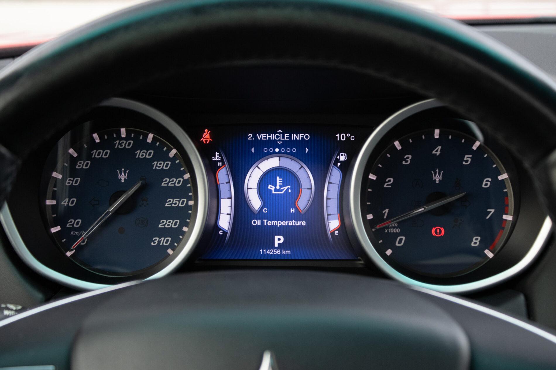 2014 Maserati Ghibli, červená sedan, 114 256 km