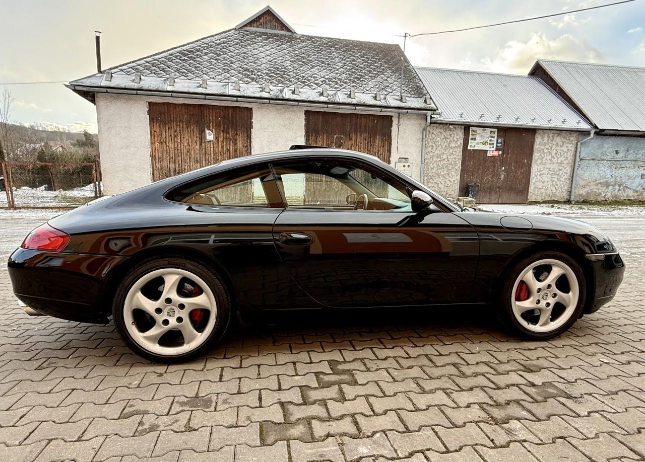 2001 Porsche 996 Carrera / 4, čierna kupé, 141 977 km