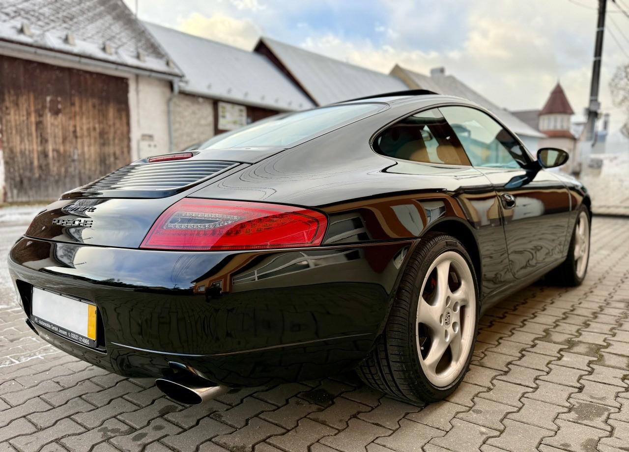 2001 Porsche 996 Carrera / 4, čierna kupé, 141 977 km