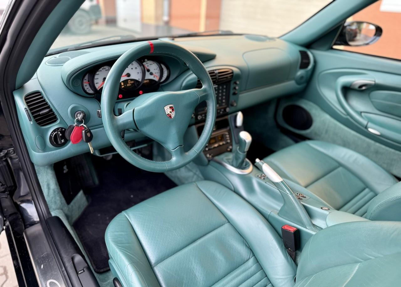 2001 Porsche 996 Carrera / 4, čierna kupé, 141 977 km