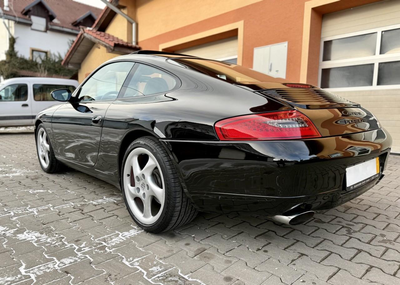 2001 Porsche 996 Carrera / 4, čierna kupé, 141 977 km