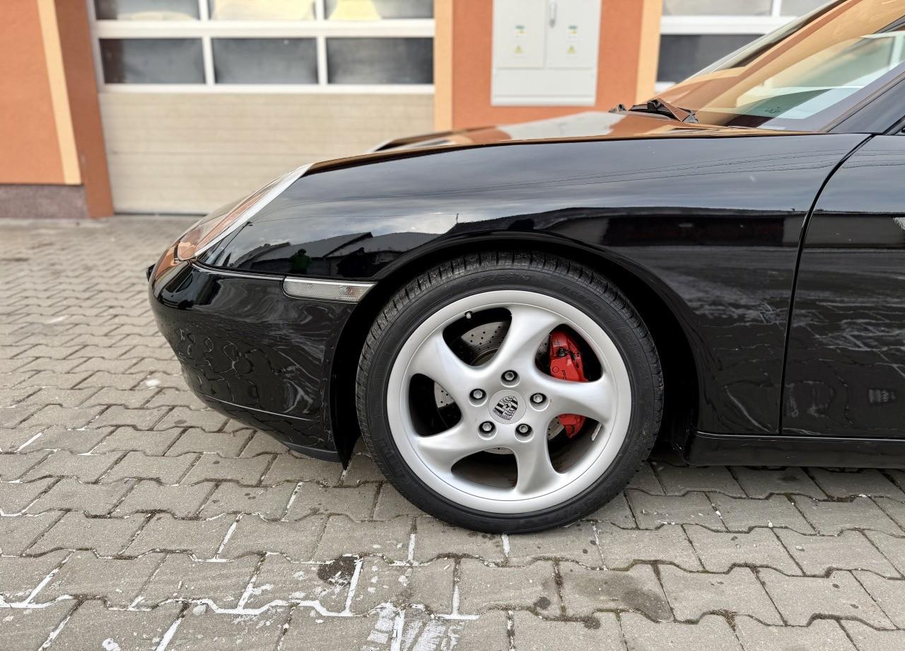 2001 Porsche 996 Carrera / 4, čierna kupé, 141 977 km