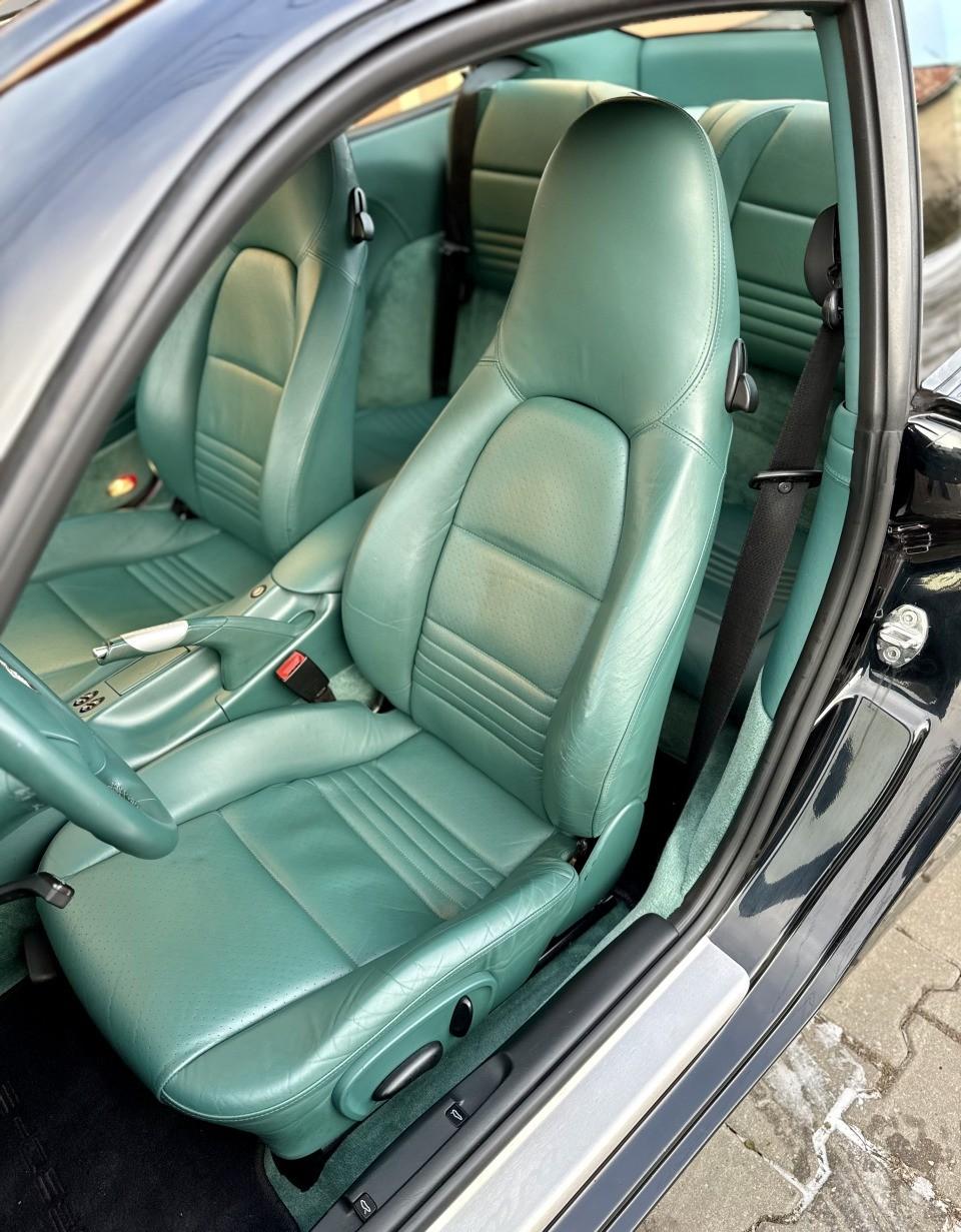 2001 Porsche 996 Carrera / 4, čierna kupé, 141 977 km