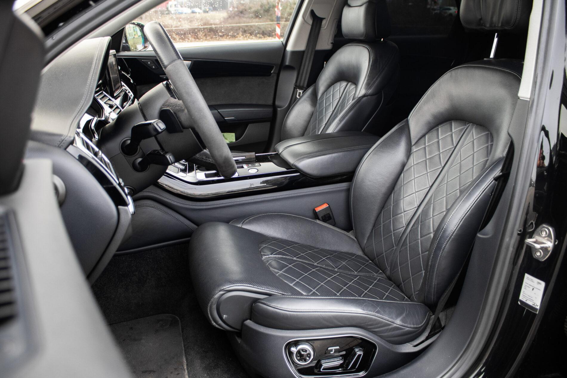 2016 AUDI A8, čierna sedan, 186 825 km