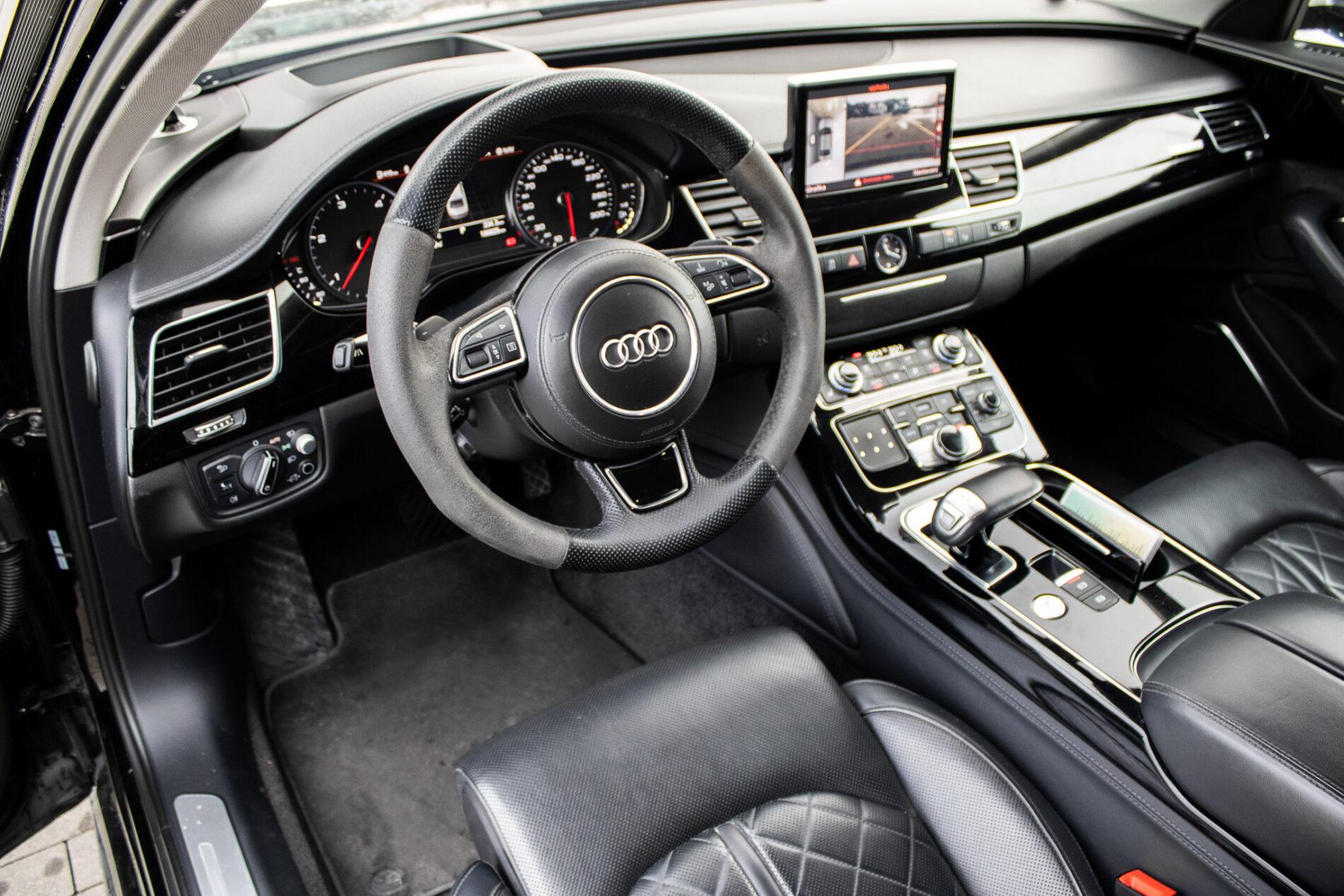 2016 AUDI A8, čierna sedan, 186 825 km