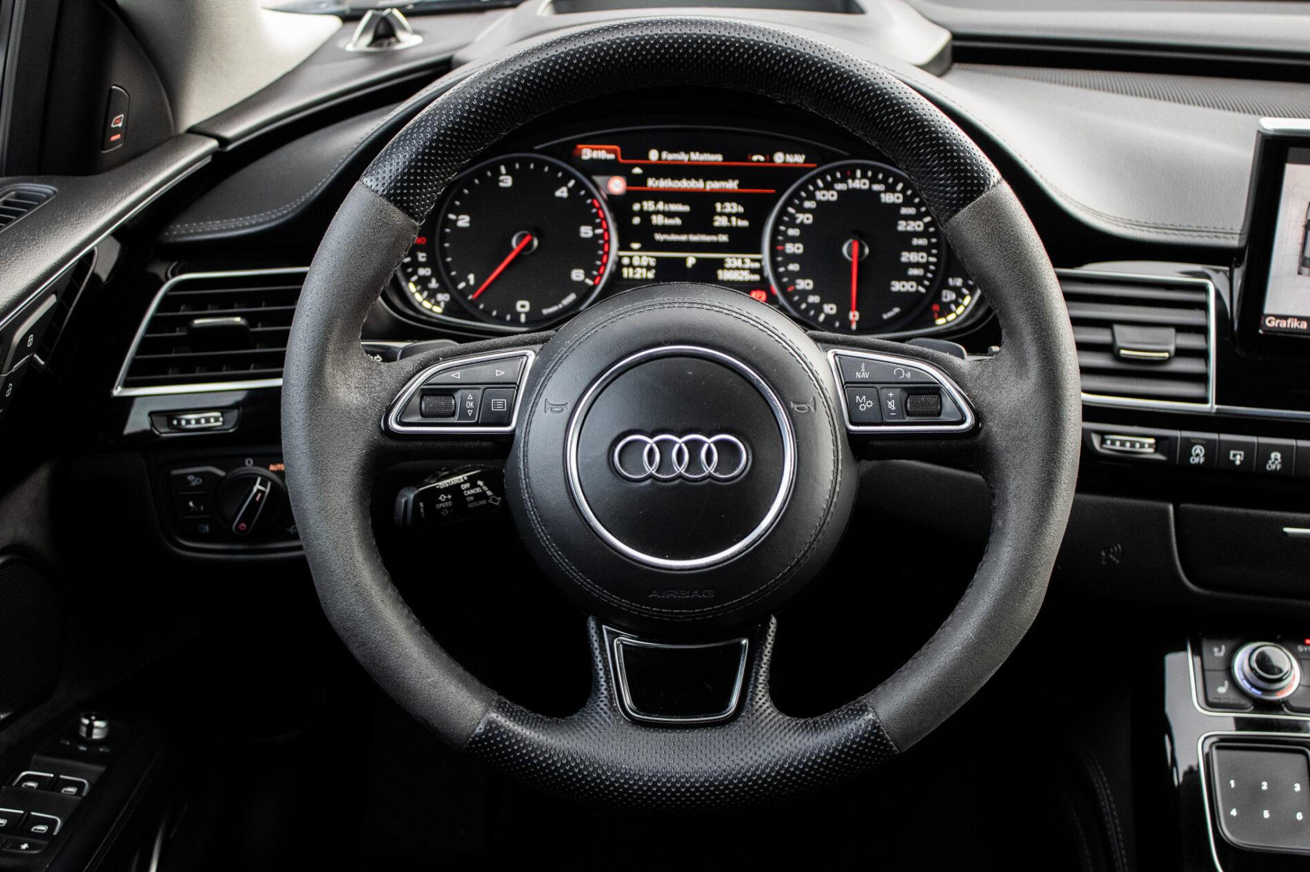 2016 AUDI A8, čierna sedan, 186 825 km