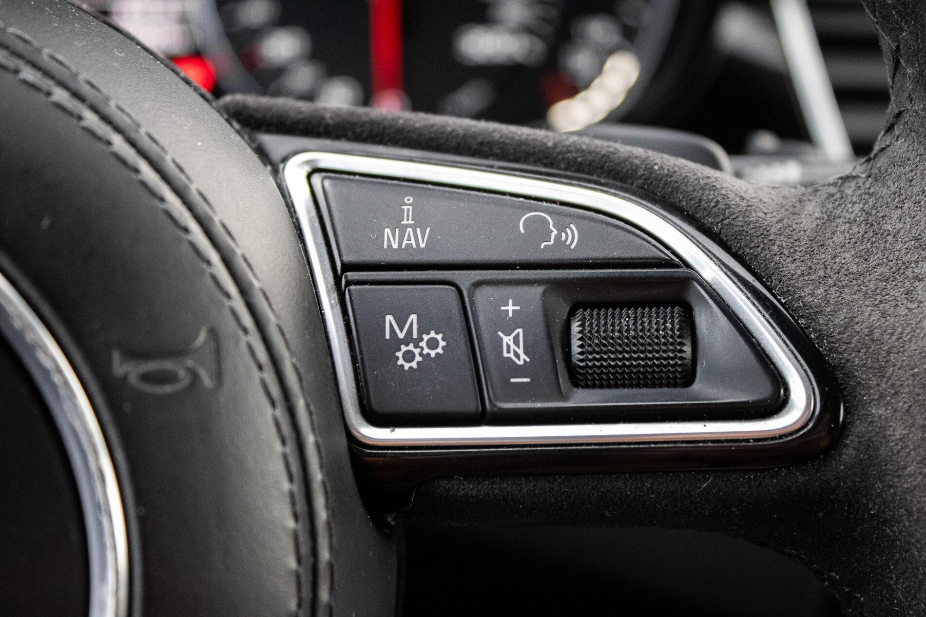 2016 AUDI A8, čierna sedan, 186 825 km