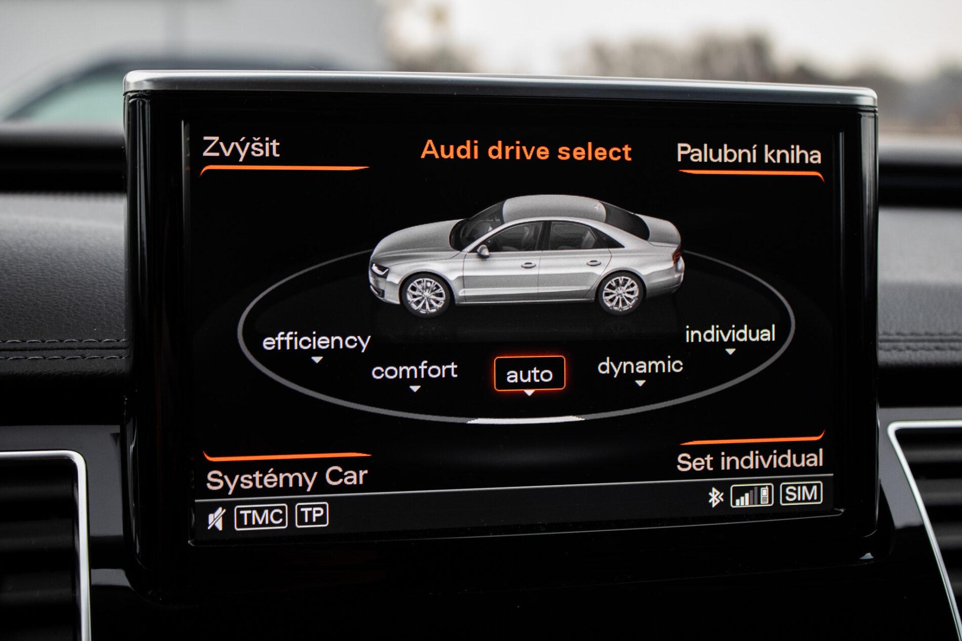 2016 AUDI A8, čierna sedan, 186 825 km