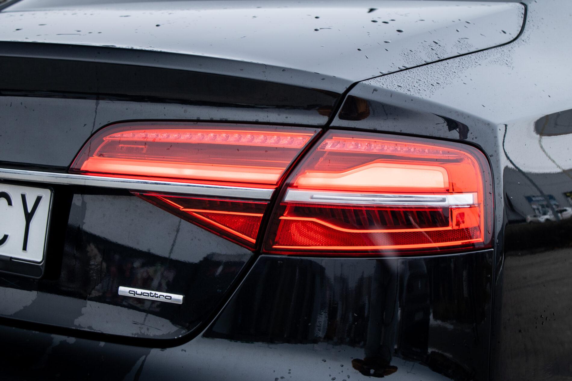 2016 AUDI A8, čierna sedan, 186 825 km