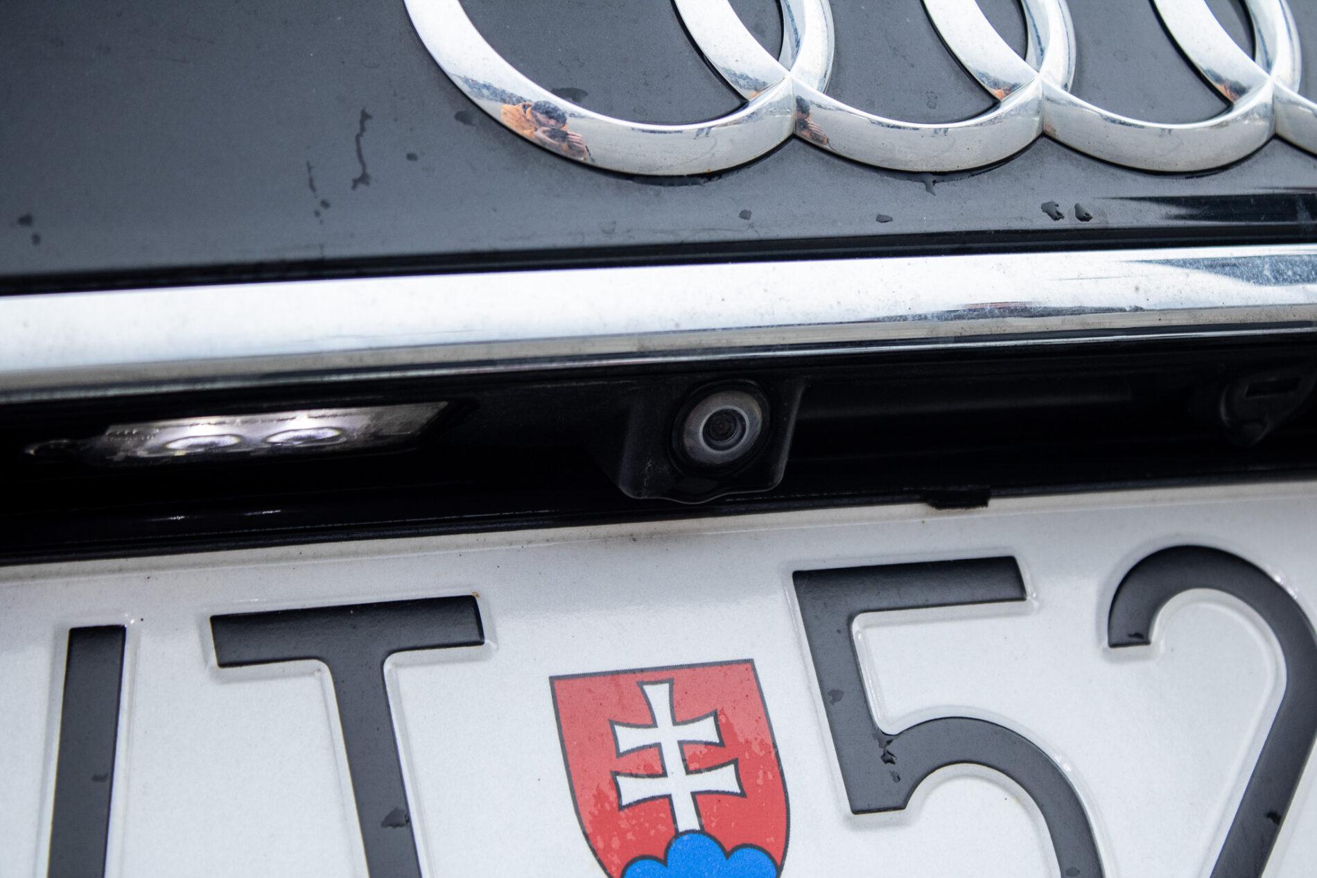2016 AUDI A8, čierna sedan, 186 825 km