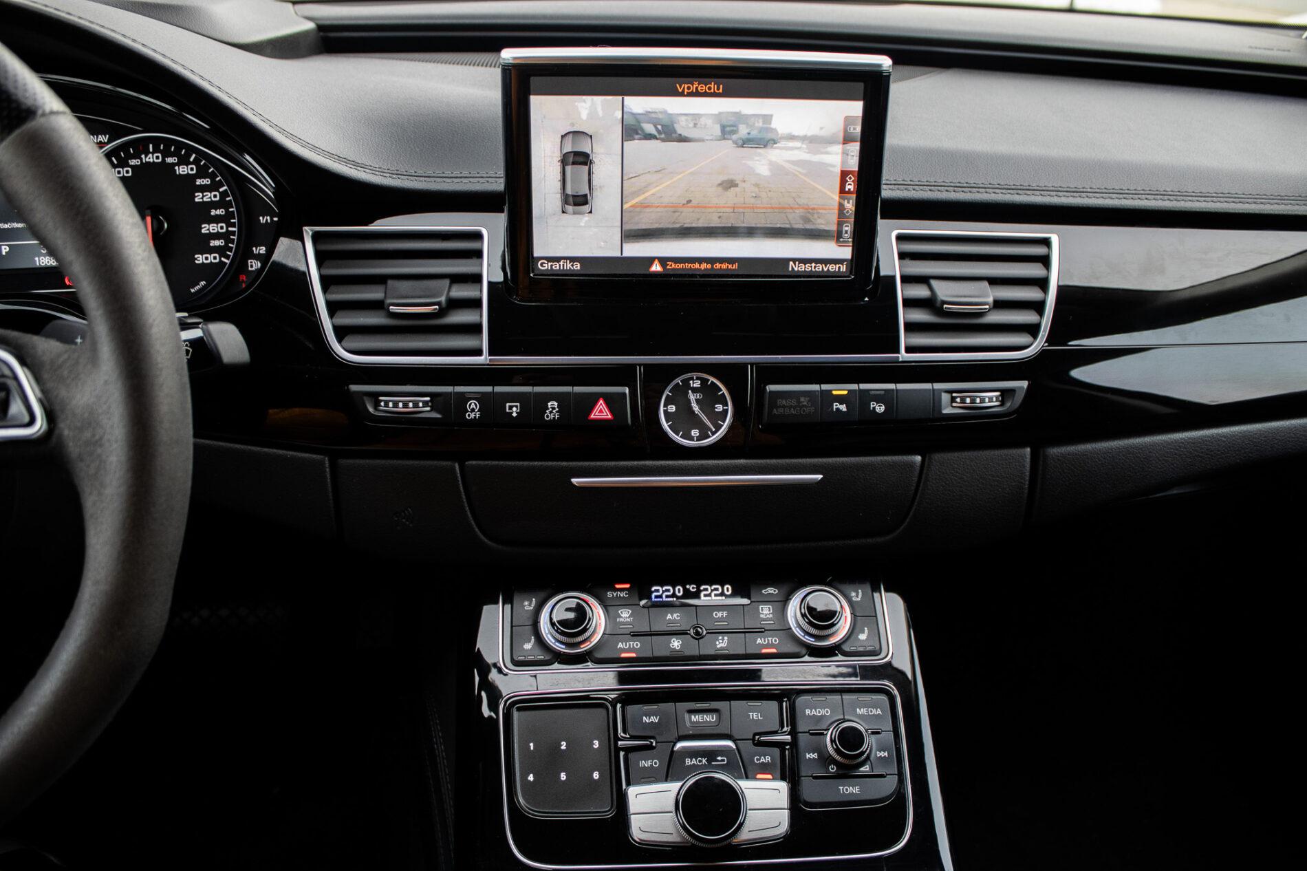2016 AUDI A8, čierna sedan, 186 825 km