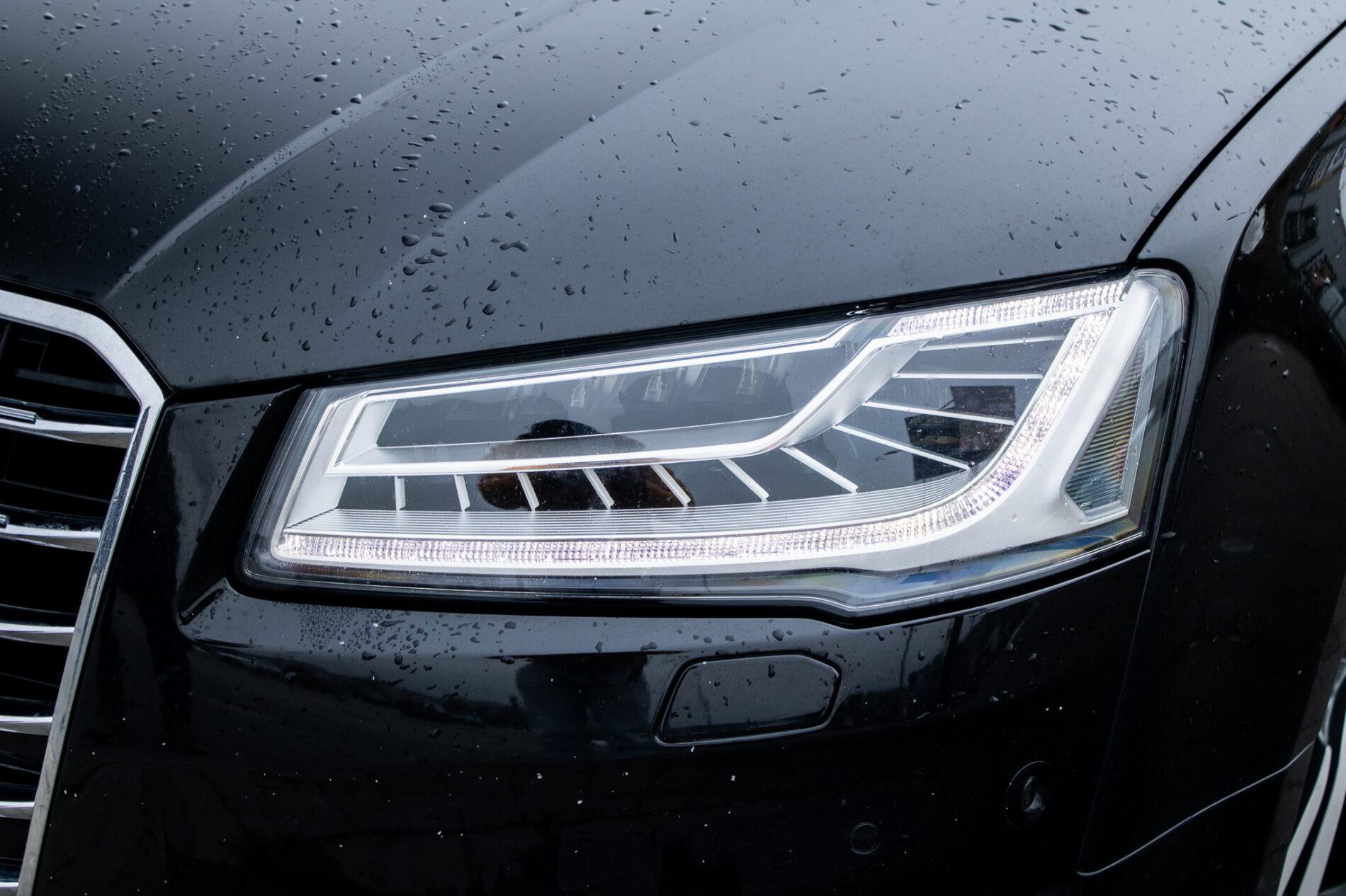 2016 AUDI A8, čierna sedan, 186 825 km
