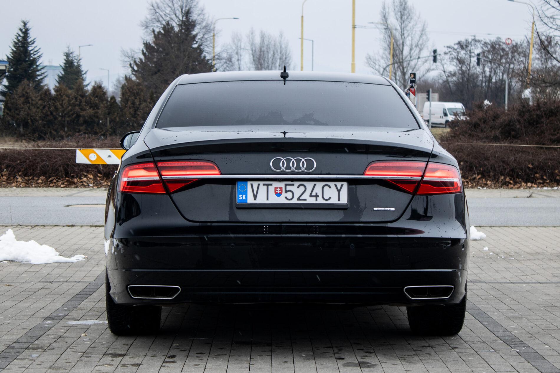 2016 AUDI A8, čierna sedan, 186 825 km