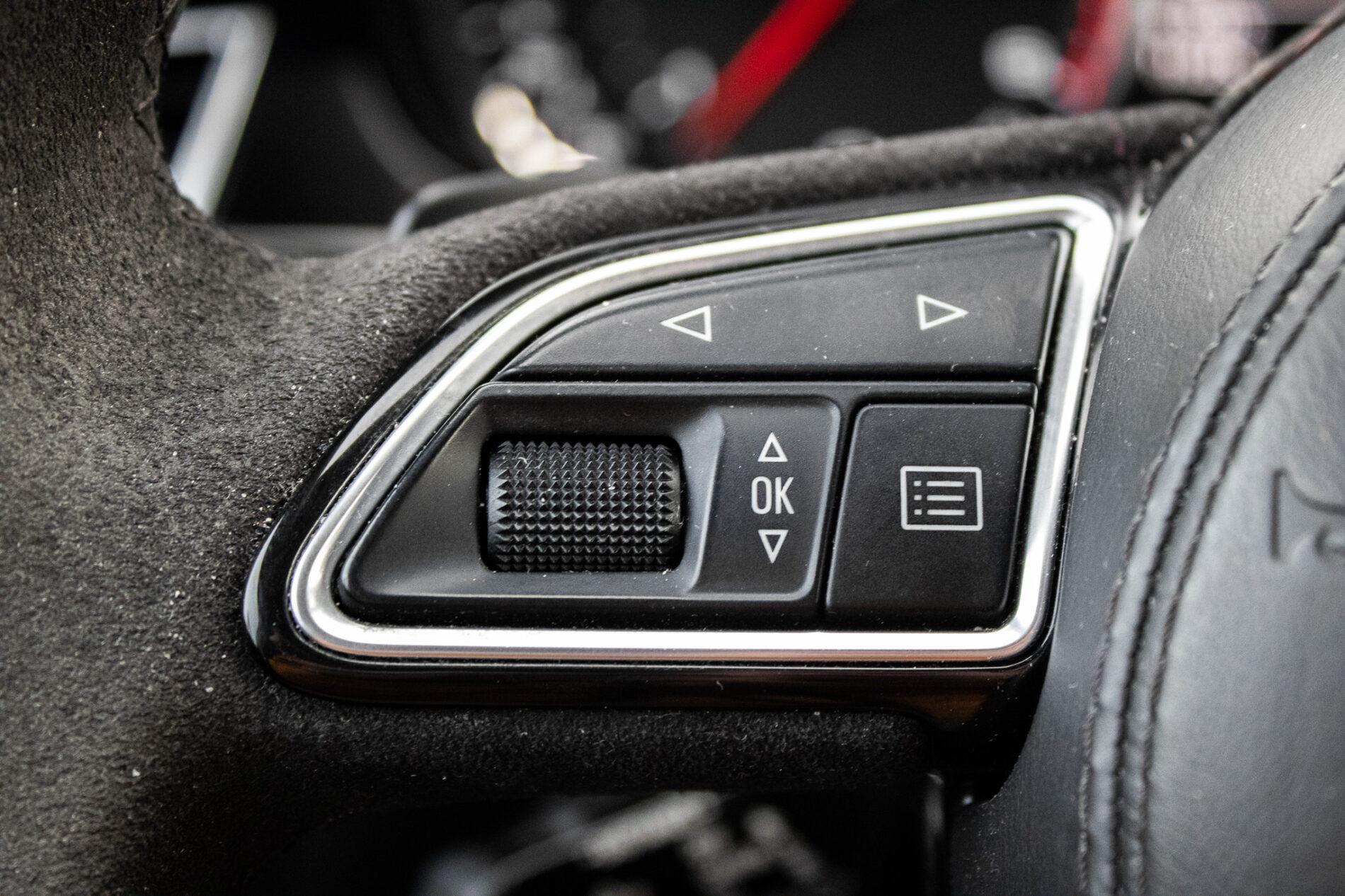 2016 AUDI A8, čierna sedan, 186 825 km