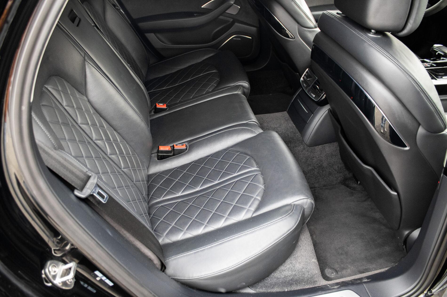 2016 AUDI A8, čierna sedan, 186 825 km