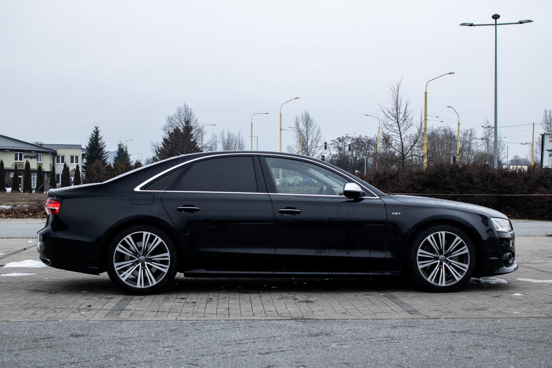 2016 AUDI A8, čierna sedan, 186 825 km