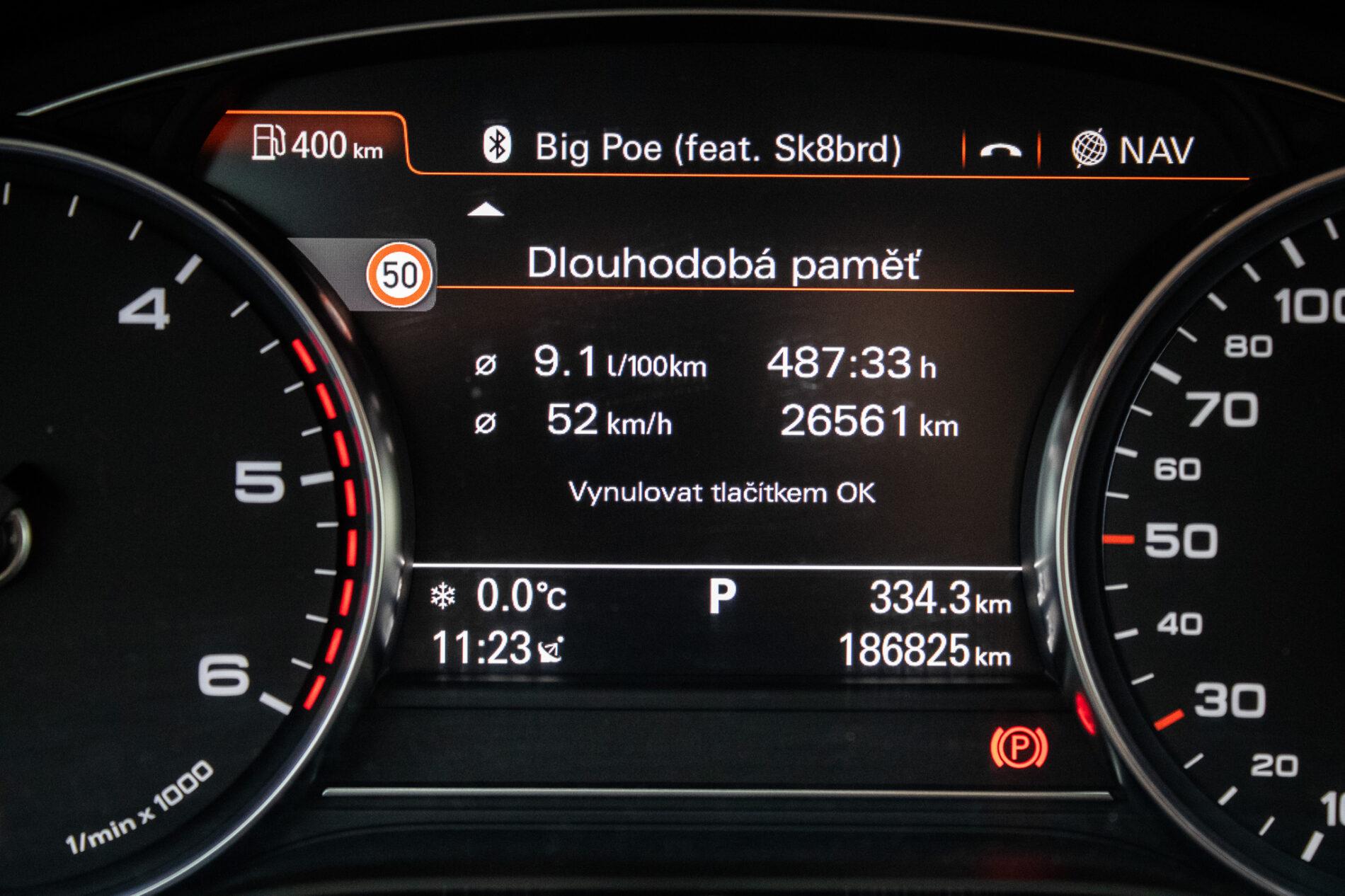 2016 AUDI A8, čierna sedan, 186 825 km