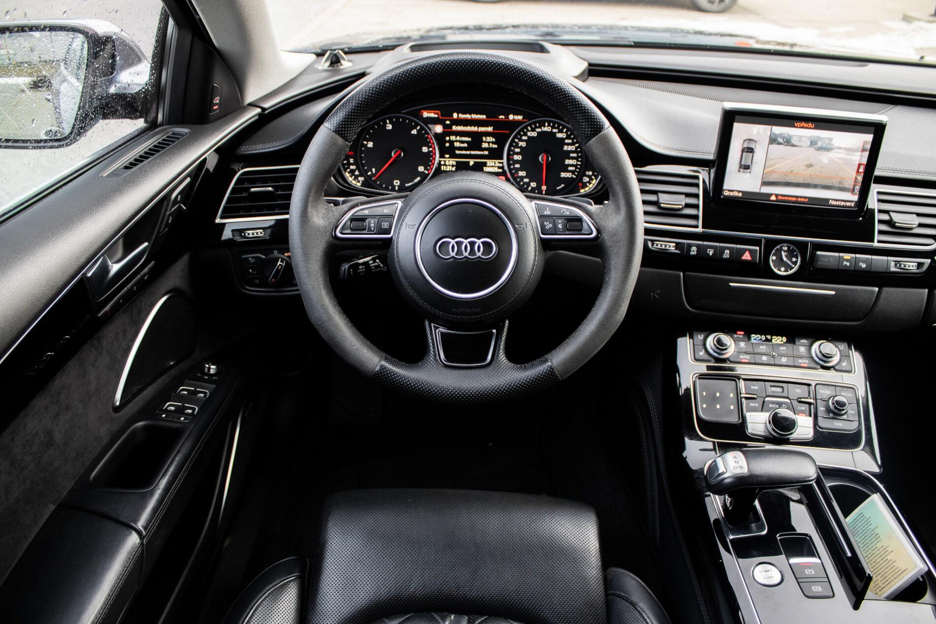 2016 AUDI A8, čierna sedan, 186 825 km