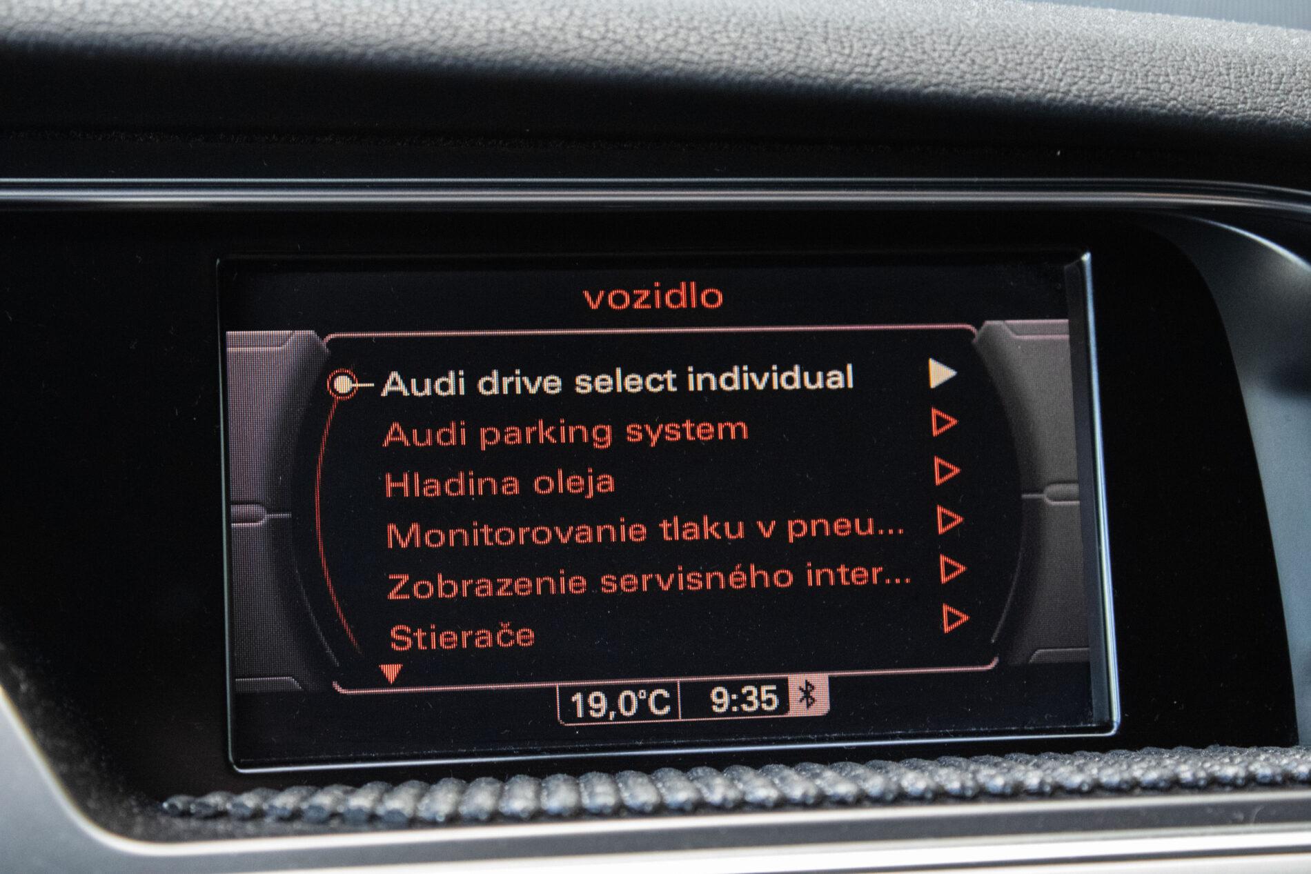 2012 AUDI A4, strieborná kombi, 191 100 km